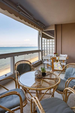 Metaxa Seafront Apartment